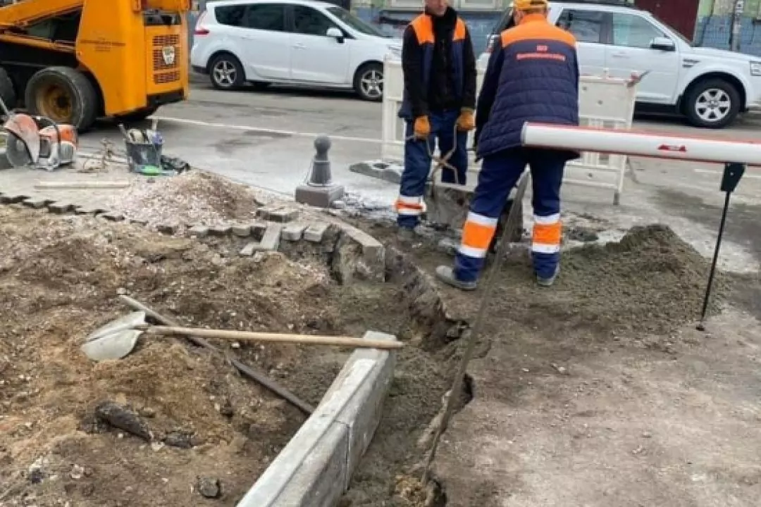 Пішохідні переходи в центрі Києва облаштовують пониженими бордюрами: адреси