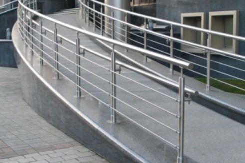 У Києві біля будинків встановлять пандуси: як подати заявку