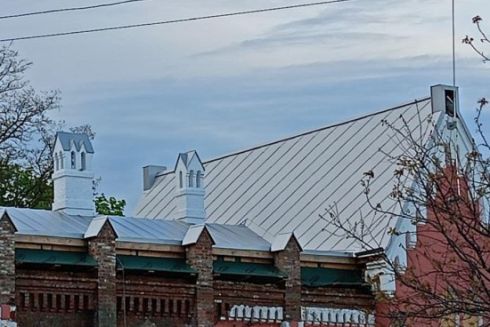 У Чернігові відбудували дах зруйнованої історичної будівлі бібліотеки: фото