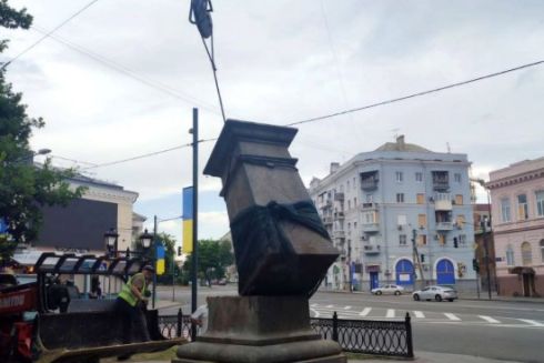 У Харкові демонтували постамент пам'ятника Пушкіну