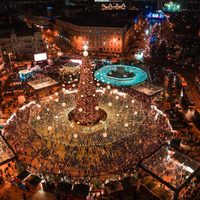 Фото. В Киеве открыли главную новогоднюю елку на Софийской площади