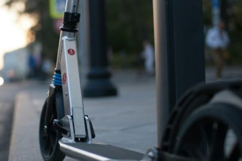 В Одесі заборонять паркувати електросамокати на тротуарах