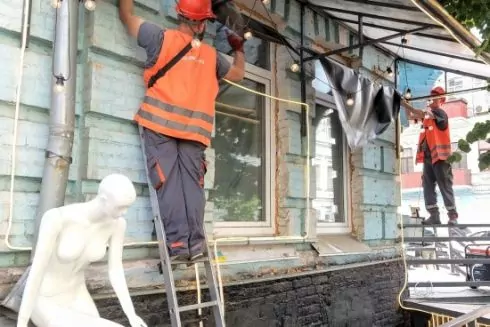 В історичному центрі Києва демонтували незаконну рекламу: фото