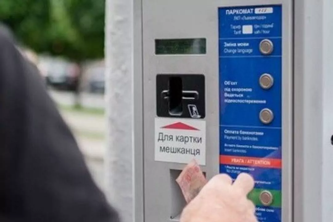 В Киеве хотят сделать платным парковки возле жилых домов: детали