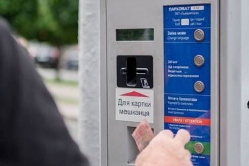 В Киеве хотят сделать платным парковки возле жилых домов: детали