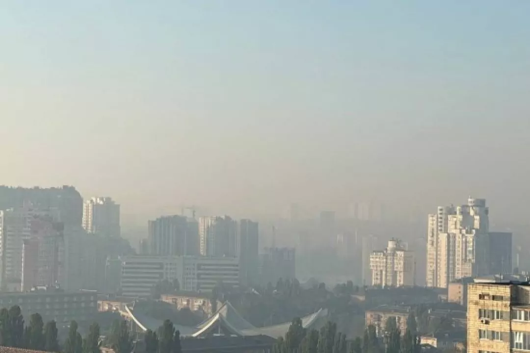 Київ &mdash; на першому місці у світовому рейтингу забруднення повітря. Над містом густий смог