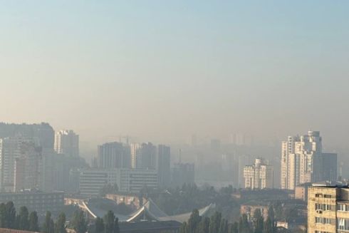 Київ &mdash; на першому місці у світовому рейтингу забруднення повітря. Над містом густий смог