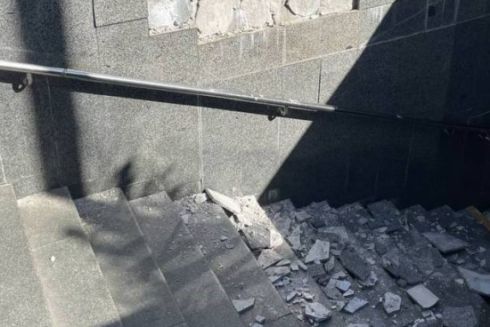 У підземному переході на Майдані Незалежності обвалилася плитка