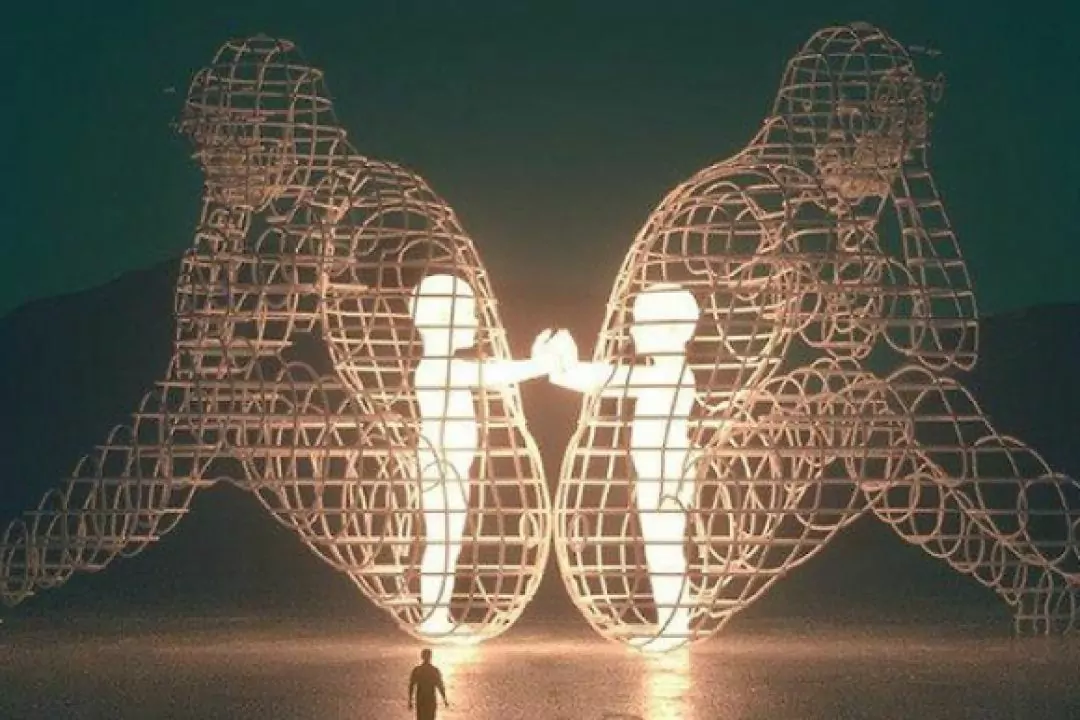 В Одесі встановлюють скульптуру з фестивалю Burning Man