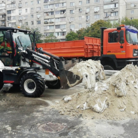 Фото: В Киеве разбирают баррикады