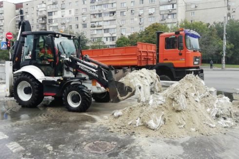 Фото: В Киеве разбирают баррикады