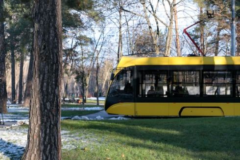 Сквер із &ldquo;зеленими&rdquo; трамвайними коліями і тунелем із граба облаштували на ДВРЗ