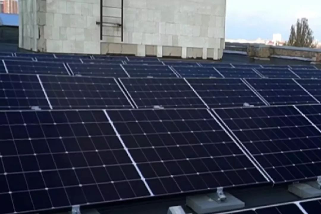 На даху бібліотеки КПІ встановили сонячну електростанцію