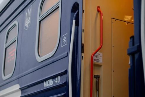 “Укрзалізниця” випустила на маршрут 10 вагонів власного виробництва: як вони виглядають