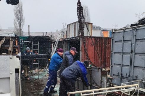 Біля Центрального вокзалу демонтували старі кіоски: фото