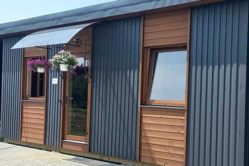 На Закарпатті відкрили модульні будиночки для переселенців з Маріуполя та Херсона