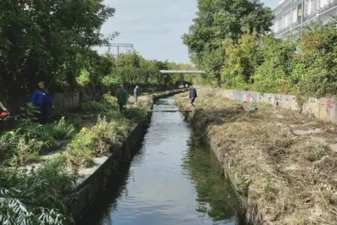 В Киеве начали расчищать реку Лыбидь: что уже сделали