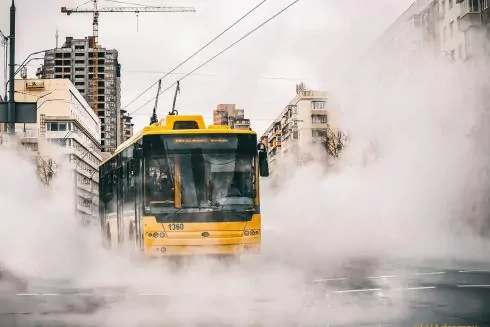 Транспорт у Києві ходитиме частіше: на маршрути випустять додаткові автобуси, тролейбуси і трамваї