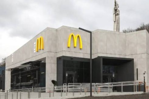 У Києві біля мосту Патона відкрили новий McDonald's