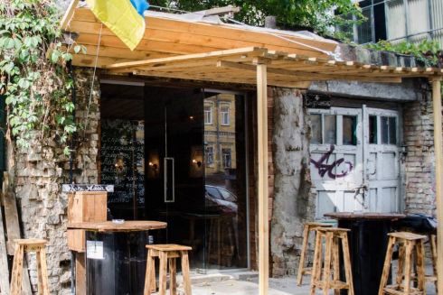 Як у центрі міста відкрити бар у гаражі