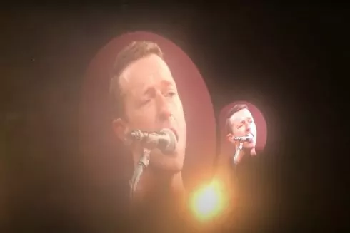 Видео: Coldlpay на концерте в Варшаве поет песню Океана Эльзы