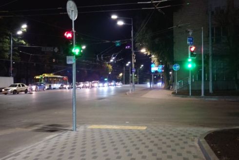 В Киеве обустроили наземный переход через улицу Довженко: что с ним не так