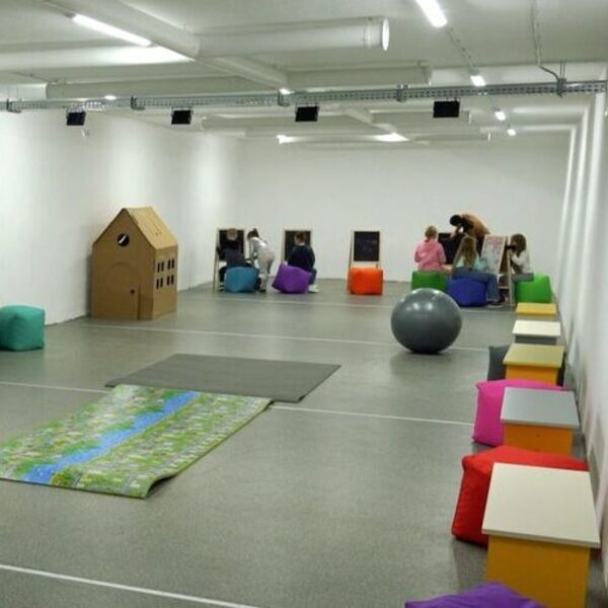 В 5 львовских школах укрытия превратили в креативные пространства