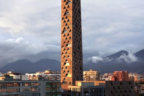 У центрі Тирани зводять одну з найвищих веж Албанії