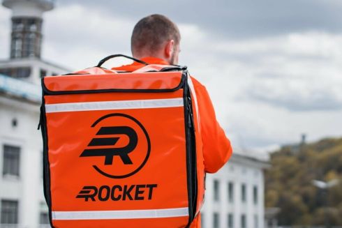 Сервіс доставки Rocket припинив роботу та намагається оголосити про банкрутство. У компанії – мільйонні борги перед ресторанами