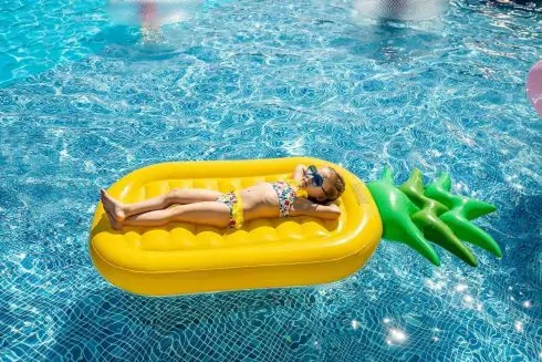 Где отдохнуть возле бассейна: 14 загородных комплексов