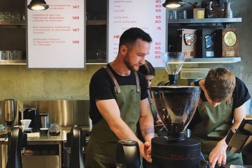 На Бессарабці відкрили оновлену «Чашку»: всередині працює фудхол Bro Market