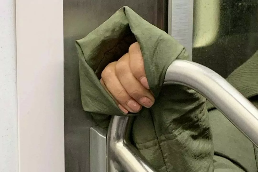 Фото дня: фотографиня знімає руки мешканців Нью-Йорка в епоху коронавірусу