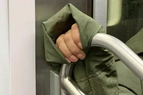 Фото дня: фотографиня знімає руки мешканців Нью-Йорка в епоху коронавірусу