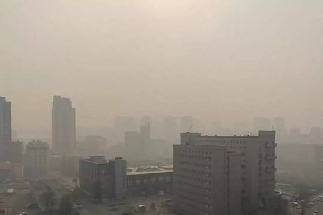 Київ затягнуло димом від пожеж: виходити на вулицю і відкривати вікна &ndash; небезпечно