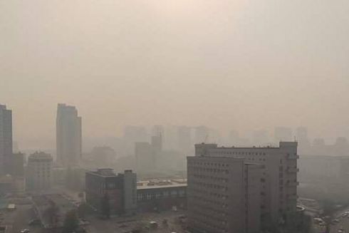 Киев затянуло дымом от пожаров: выходить на улицу и открывать окна – опасно