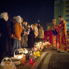 Українцям заборонили збиратися біля церков. Обіцяють штрафувати