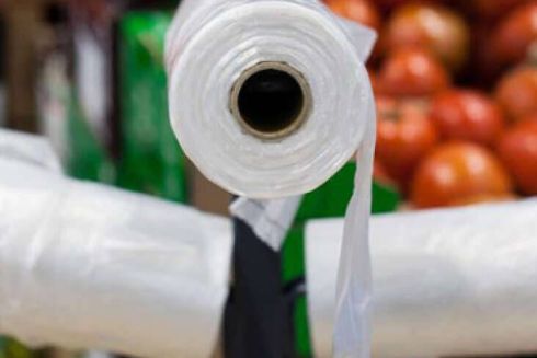 Відсьогодні в Україні частково заборонили пластикові пакети. Ось як це працюватиме