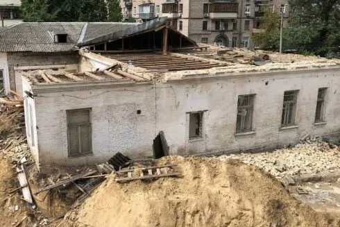 Садибу Барбана продовжують розбирати, а поліція затримала захисників будівлі. Що відбувається