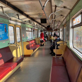 Первый день «красной» зоны в Киеве: пустые вагоны метро и пробки на дорогах