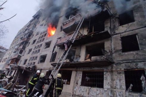 У Києві обстріляли завод «Антонов» та багатоповерхівку на Оболоні