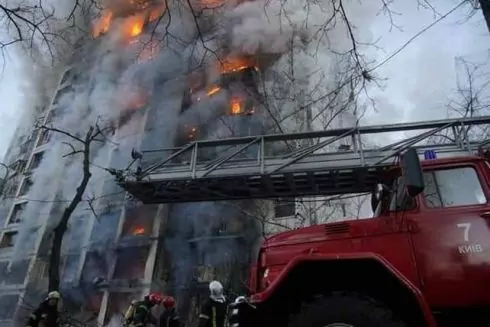 Ситуація в Києві 15 березня. Обстрілами пошкодили житлові будинки та будівлю станції метро