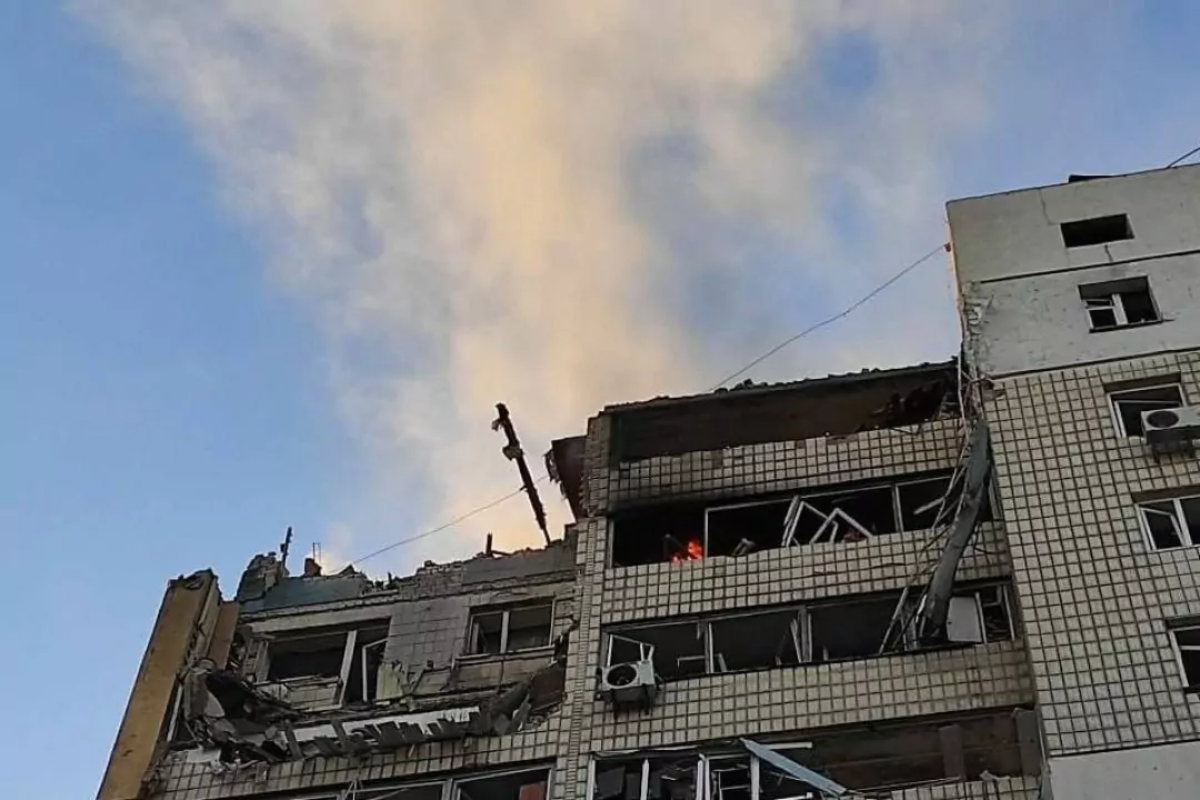 У Києві тривають обстріли: пошкоджено багатоповерхівку в Шевченківському районі