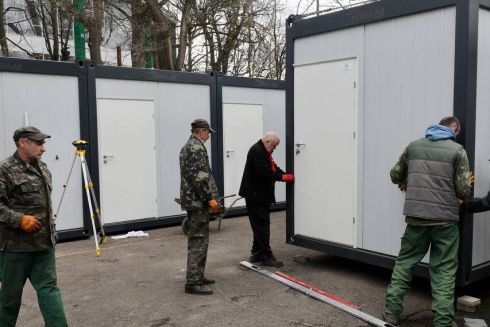 Фото. У Львові почали облаштовувати перше контейнерне містечко для переселенців