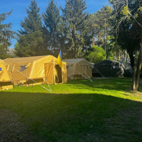 Фото. В Ирпене открыли палаточный городок для людей, которые лишились жилья