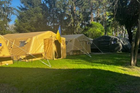 Фото. В Ірпені відкрили наметове містечко для людей, які втратили житло
