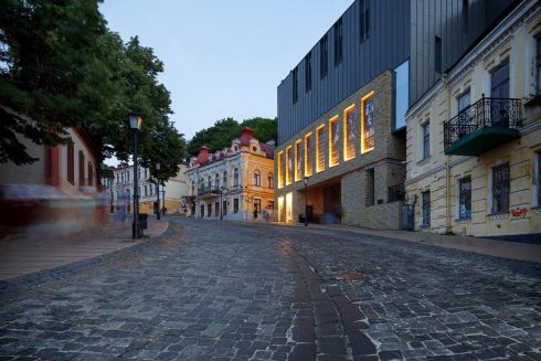 Театр на Подолі відновлює показ вистав у червні: афіша