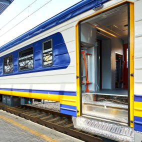 Фото. В Киеве обновили все поезда городской электрички