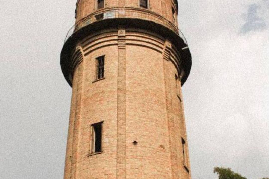 Унікальна водонапірна вежа біля Голосіївського парку під загрозою демонтажу через забудову