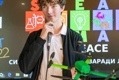 Школьник из Ивано-Франковска разработал дрон-миноискатель для украинских военных