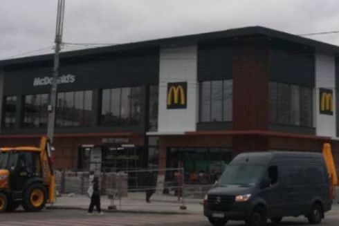 У McDonald&rsquo;s навпроти Центрального вокзалу майже завершили реконструкцію: як виглядає заклад